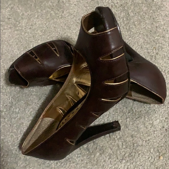 Shoes - Picture 2 of 2